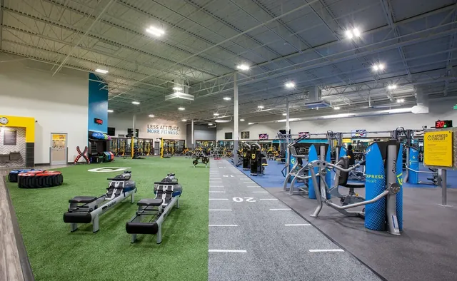 Chuze Fitness Coors & Central