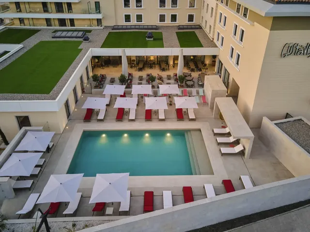 Mercure Avignon TGV Hôtel & Spa - Image 3