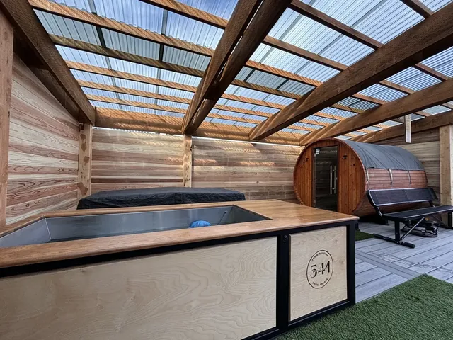 541 Social Club Contrast Sauna
