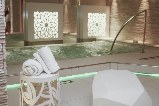 La Cascade Private Spa at Hotel Parigi 2