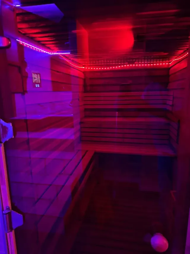 Crunch Sauna