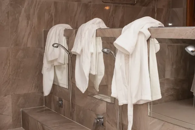 Evergreen Spa Bathhouse and Massage - Image 3