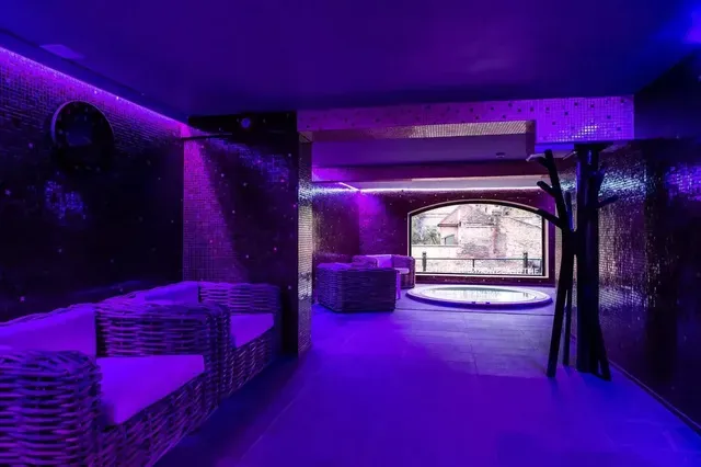 Glassworks Spa at The Varsity Hotel - Image 2