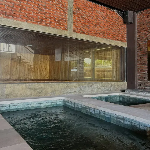AMO Bathhouse - Image 3