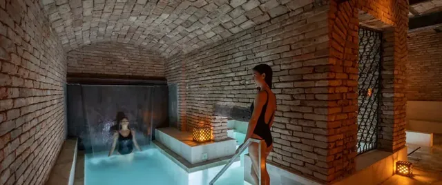 Azur Hotel & Spa – Baños de Azur