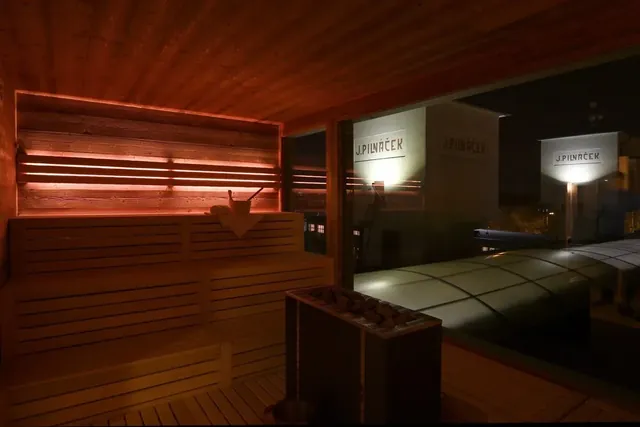 Saunyx Rooftop Sauna World