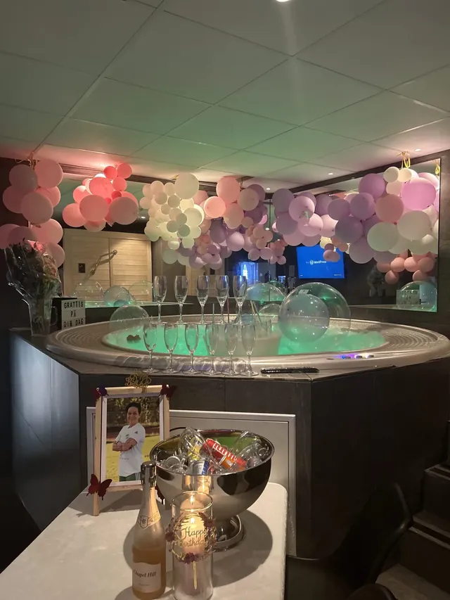 JKPG Spa & Lounge - Image 2