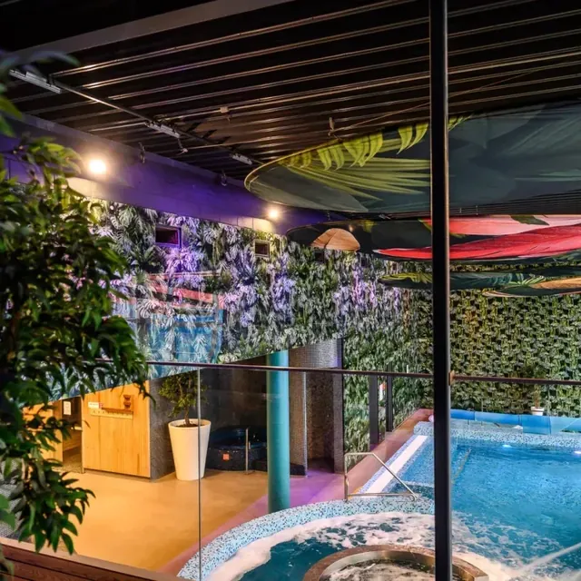 LOC Pool & SPA