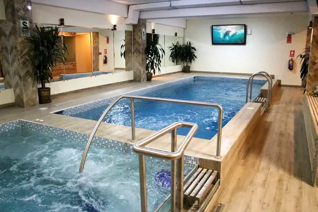 Oasis Spa Wellness Gym Sauna - Image 2