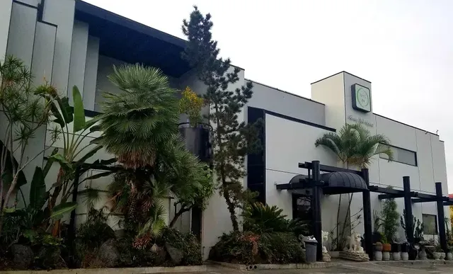 Beverly Hot Springs - Image 2