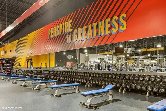 Crunch Fitness Sparks - Image 2