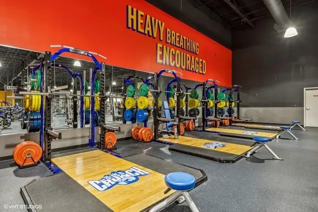 Crunch Fitness Sparks - Image 3
