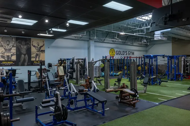Gold's Gym Richmond (Willow Lawn)