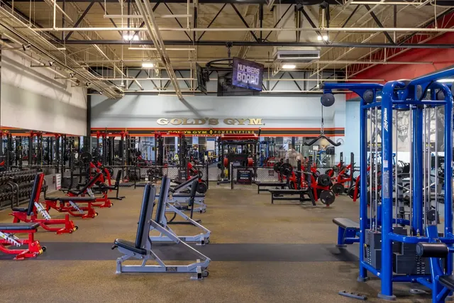 Gold's Gym Richmond (Willow Lawn) - Image 2