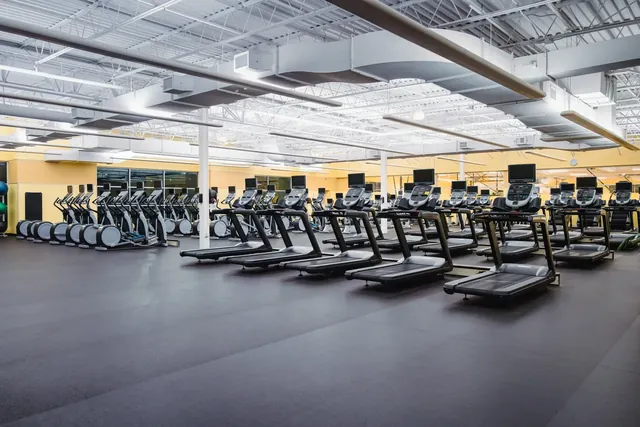 Gold's Gym San Antonio Medical Center - Image 2