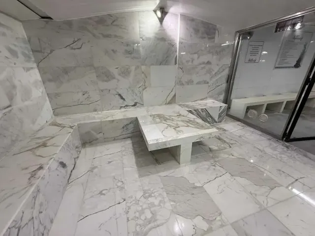 Baños Monumental - Image 2