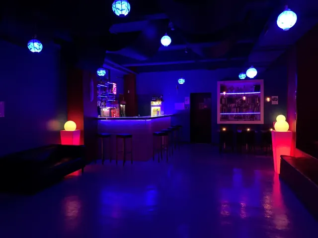 011 Sauna Club - Image 2