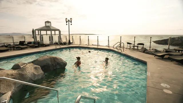 Oak Bay Beach Hotel Mineral Pool & Stargazing Sauna