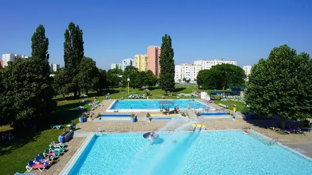 Großfeldsiedlungsbad - Image 2